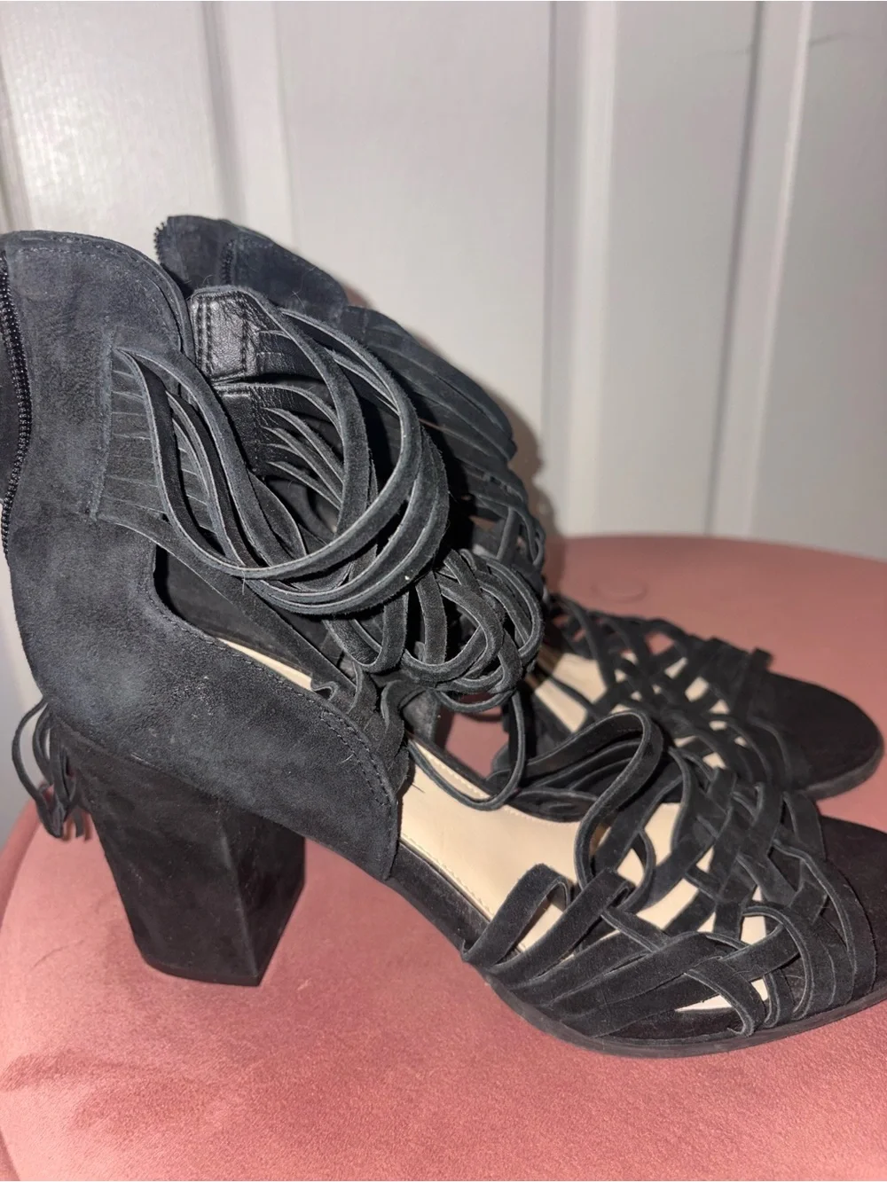 Jessica Simpson chic black